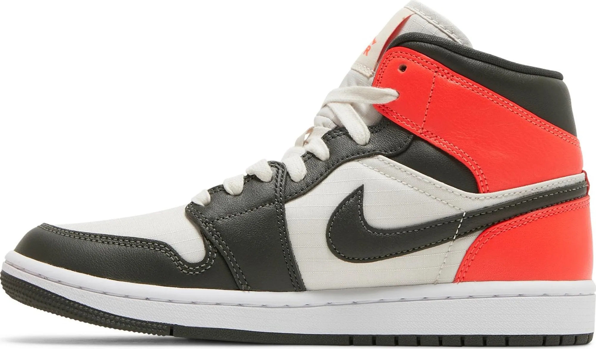 Air Jordan 1 Mid SE 'Newsprint' (W)