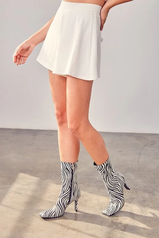 Flare Shorts In White