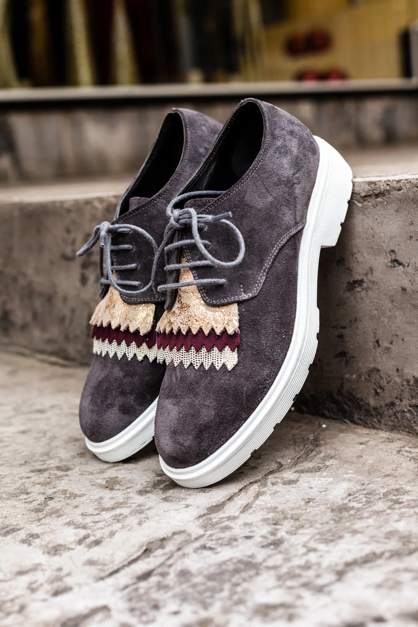La 6ème Brothel Derby with Bordeaux & Gold Fringes