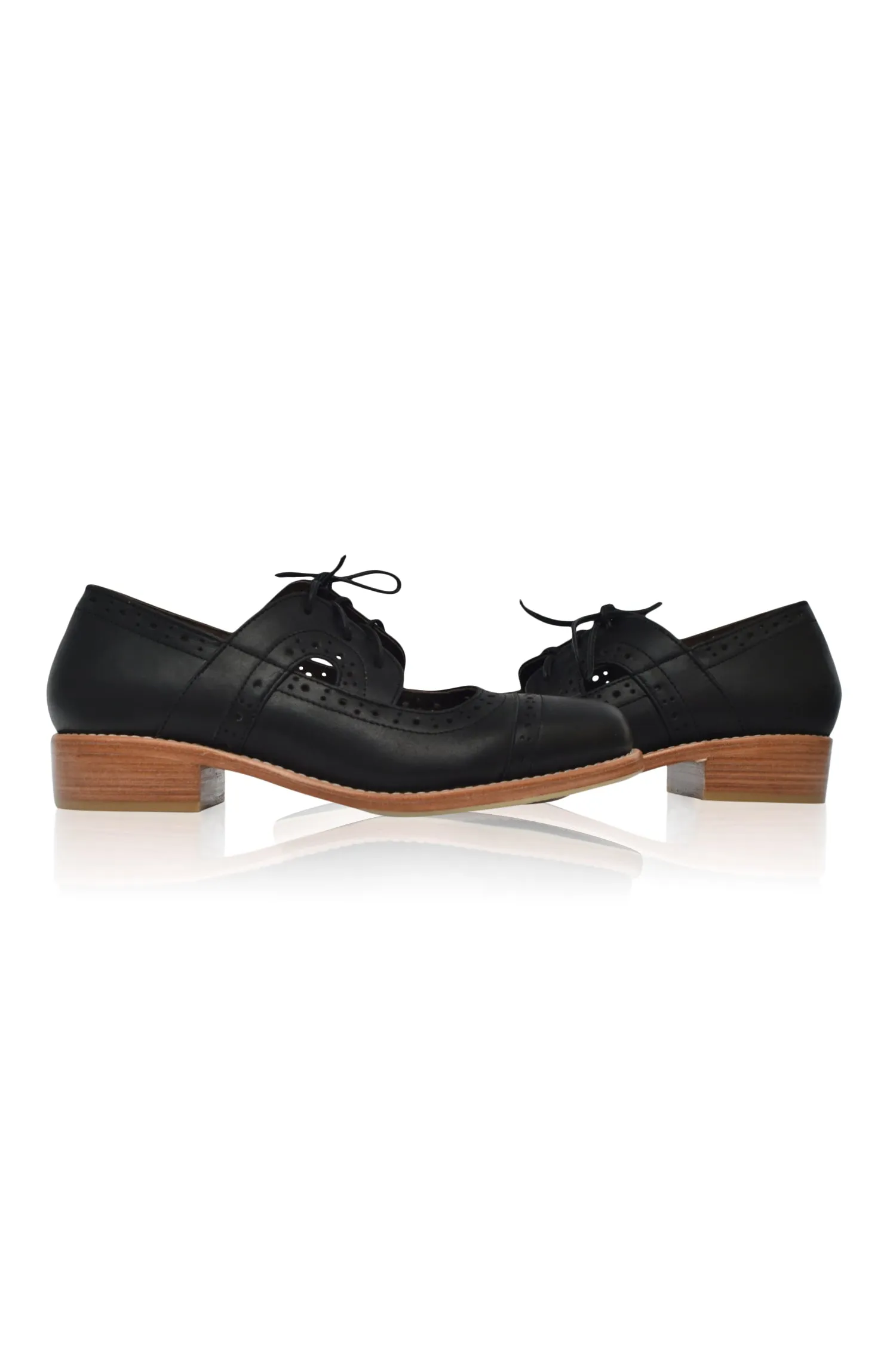 Scandinavia Leather Oxfords (Sz. 5)