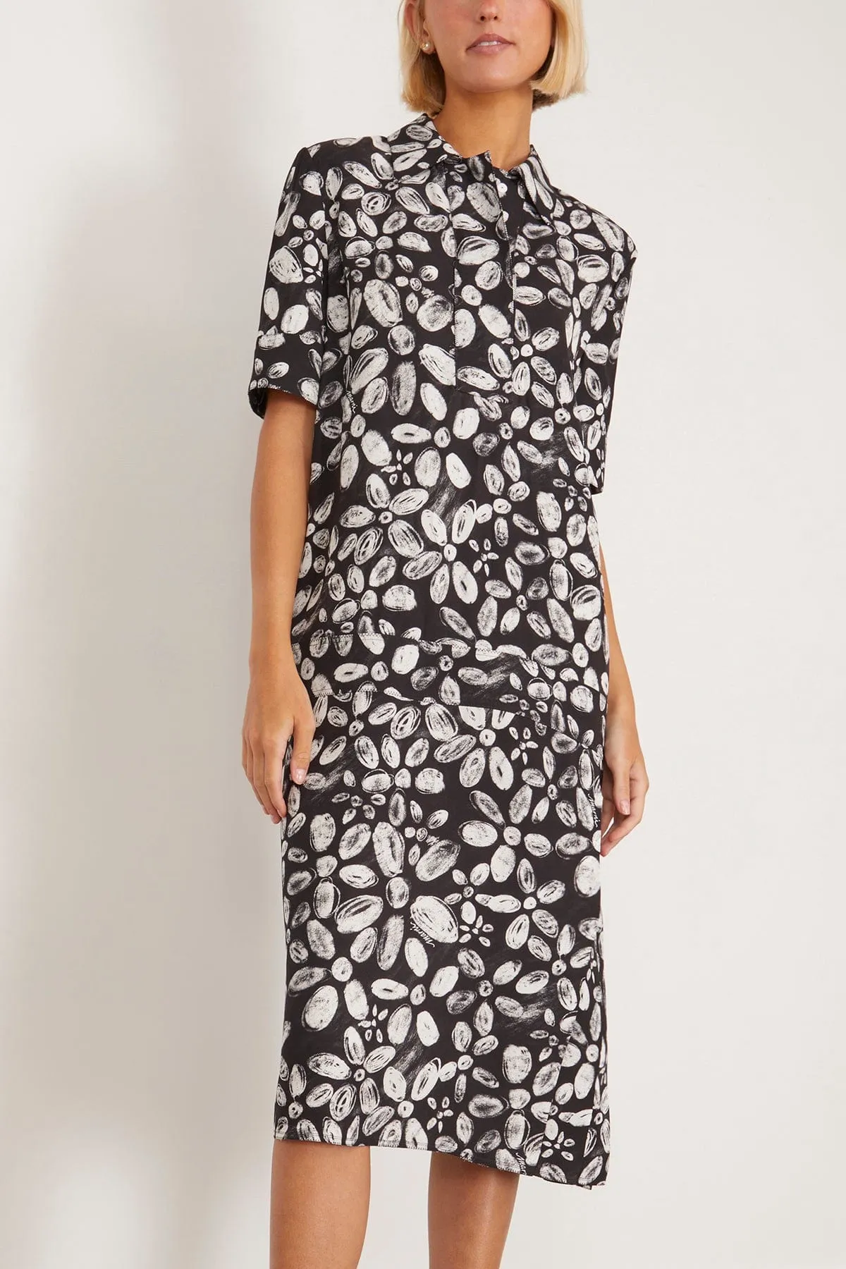 Short Sleeve Side Pleat Dress in Black