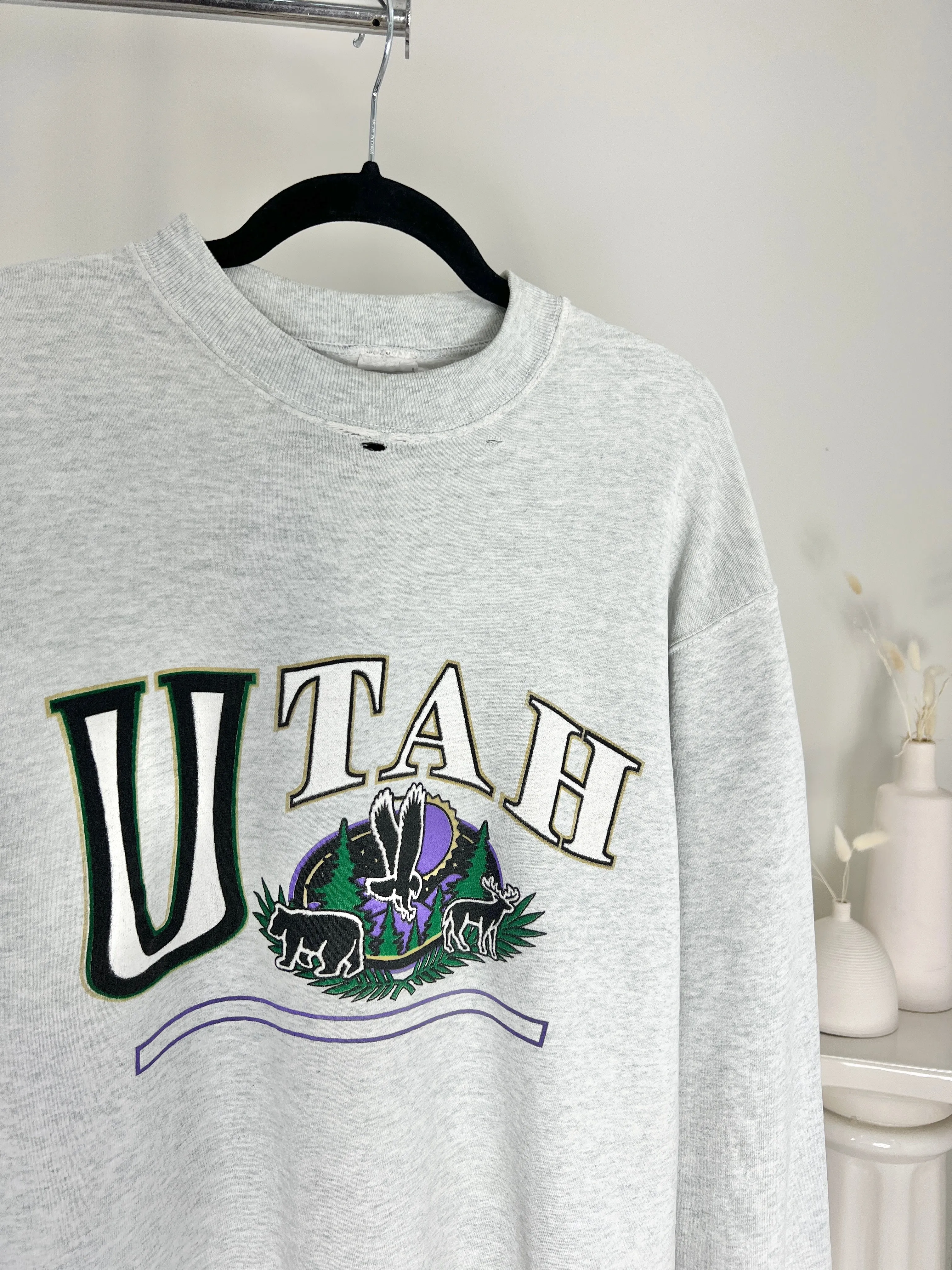 VINTAGE LIGHT GREY THRASHED UTAH DESTINATION CREWNECK