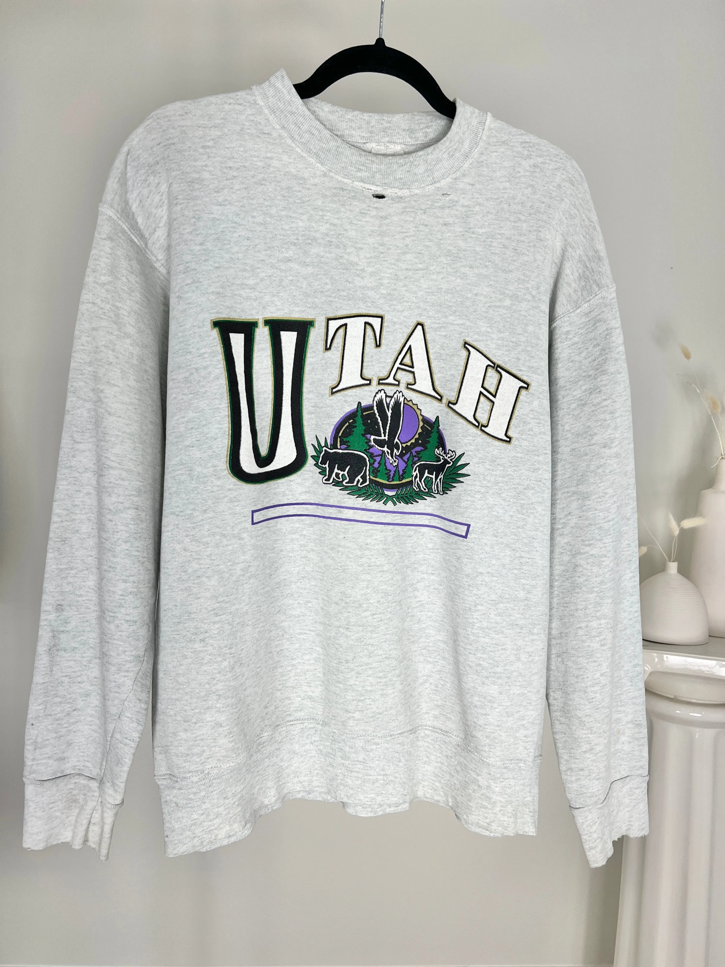 VINTAGE LIGHT GREY THRASHED UTAH DESTINATION CREWNECK